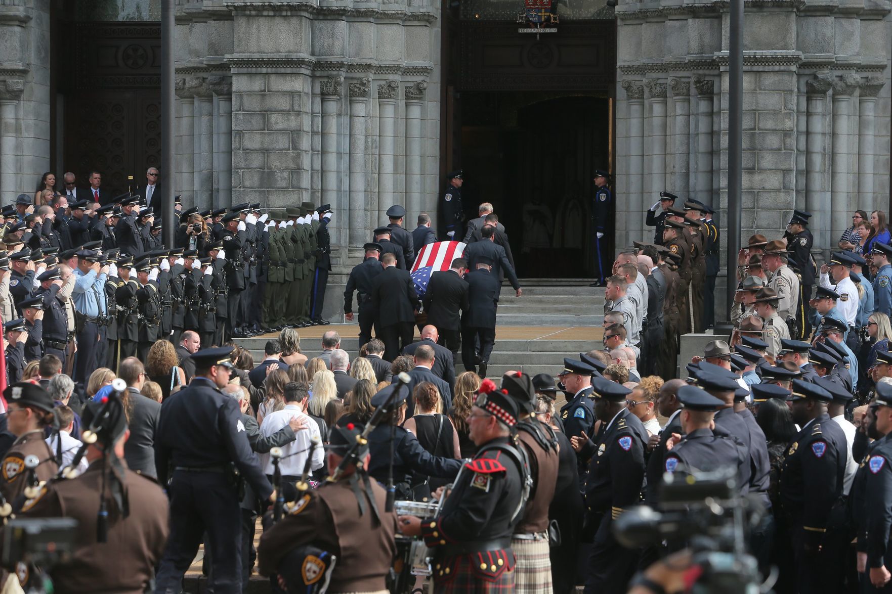 Hundreds of police officers honor Michael Langsdorf